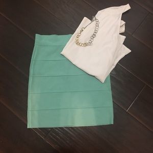 BCBG mint body con skirt